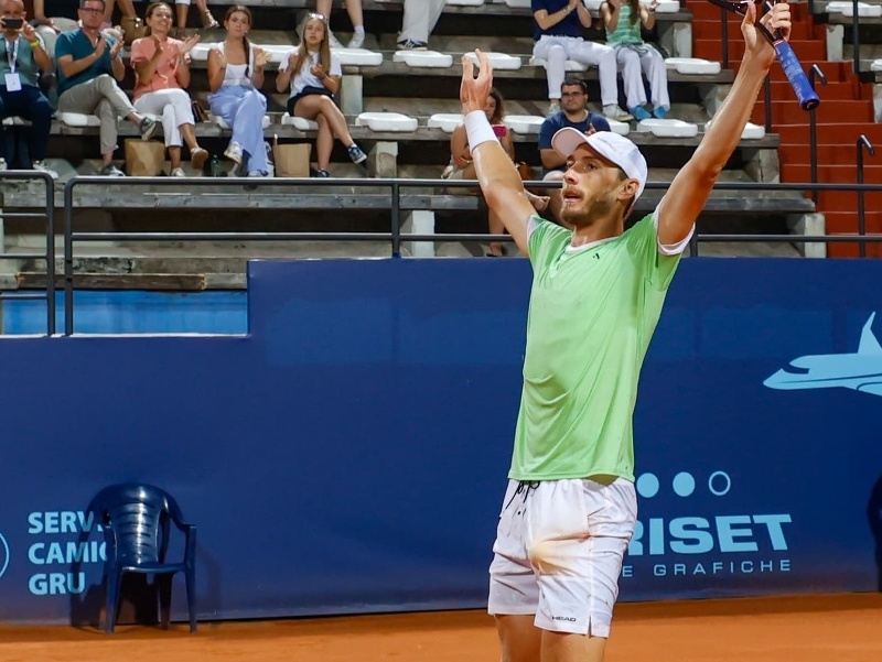Lukáš Klein oslavuje finálový triumf v San Maríne