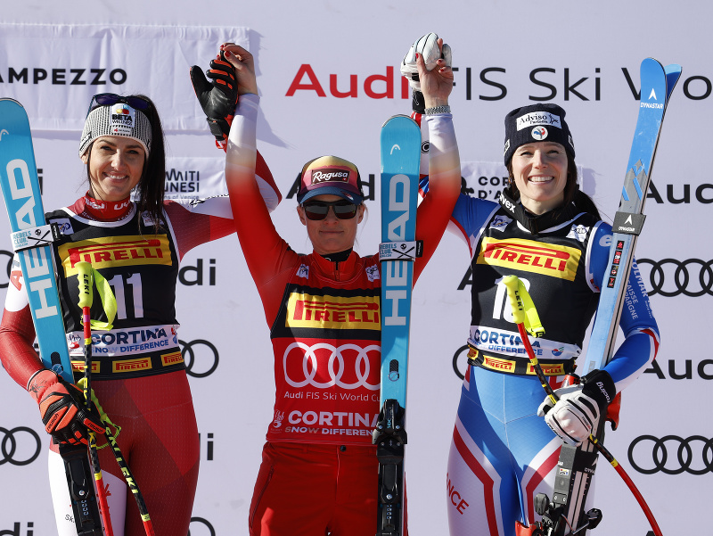 Lara Gutová-Behramiová vyhrala nedeľný super-G svetového pohára alpských lyžiarok v Cortine d'Ampezzo.
