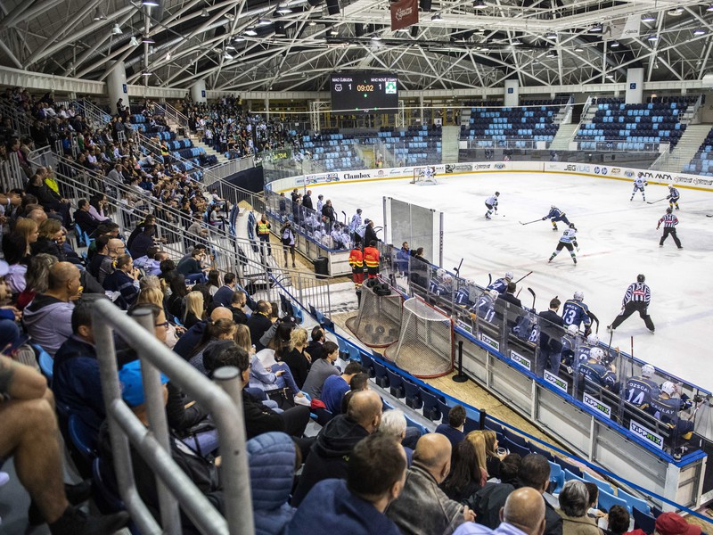 Na snímke viacúčelová športová hala Tüskecsarnok počas zápasu 1. kola hokejovej Tipsport ligy MAC Budapešť - MHC Nové Zámky