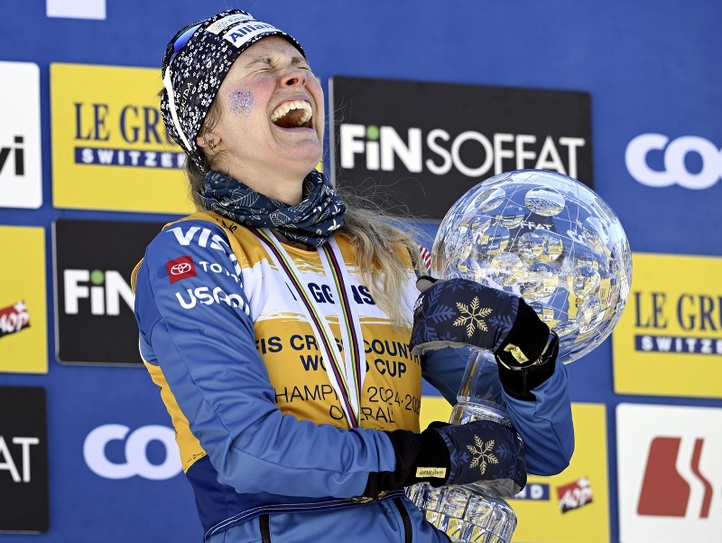 Jessie Digginsová oslavuje s malým glóbusom