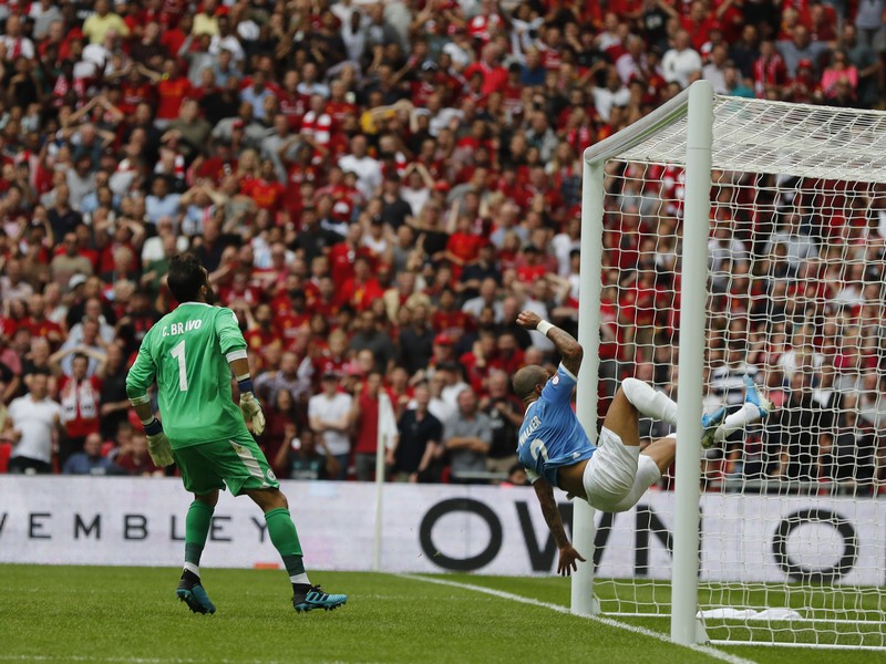 Prekrásny futbalový moment zachytil aj objektív fotoaparátu