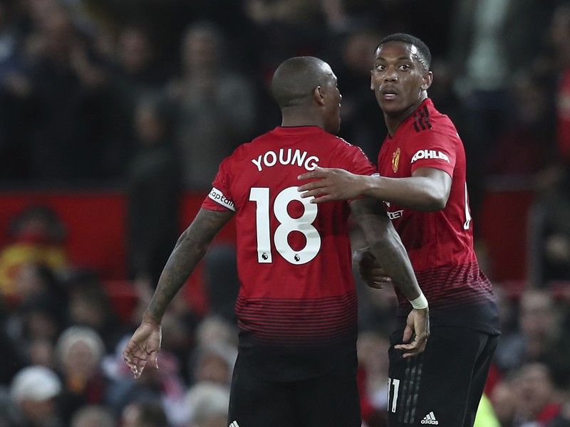 Ashley Young a Anthony Martial sa raduju z gólu