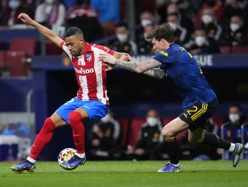 Victor Lindelof a Renan Lodi 