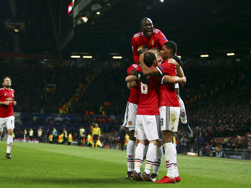 Hráči Manchesteru United oslavujú gól