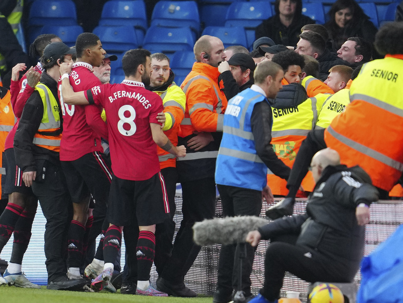Futbalisti Manchestru United oslavujú gól Marcusa Rashforda