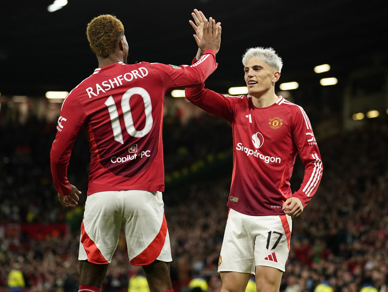 Alejandro Garnacho a Marcus Rashford oslavujú gól Manchestru United