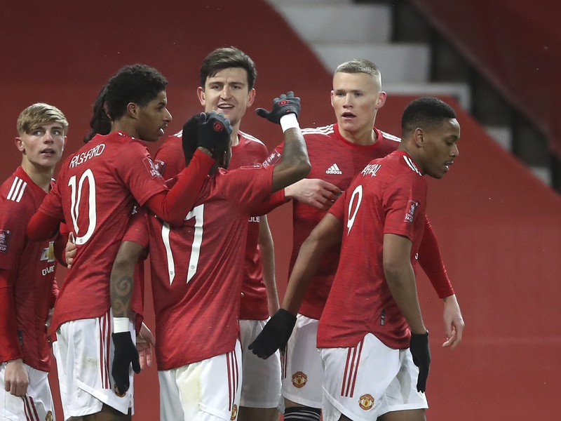 Hráči Manchestru United oslavujú gól