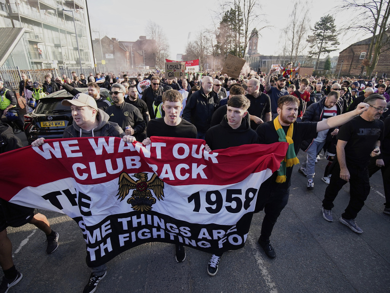 Protesty fanúšikov Manchestru United proti rodine Glazerovcov, majiteľov klubu