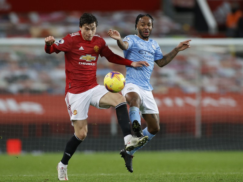 Victor Lindelof a Raheem Sterling