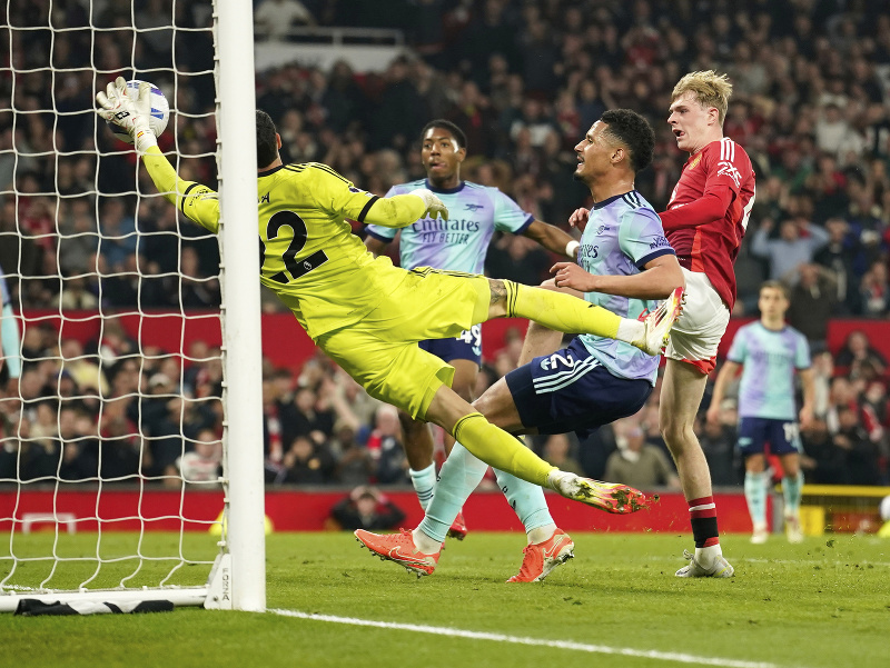 David Raya pri jednom z famóznych zákrokov počas zápasu proti Manchestru United
