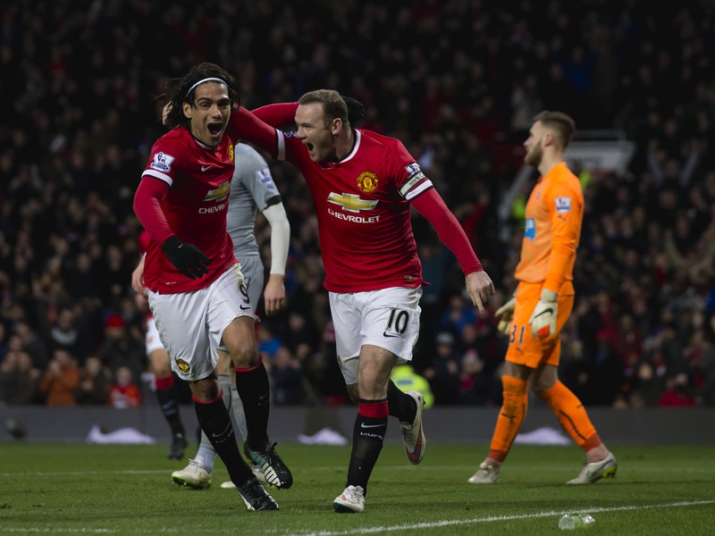 Falcao (vľavo) a Wayne Rooney po prvom góle Manchestru United