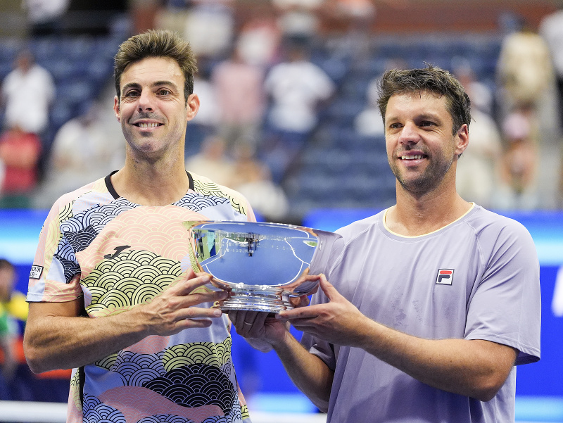 Marcel Grannolers a Horacio Zeballos s trofejou pre víťaza US Open 2025