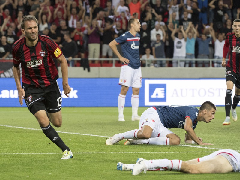 Na snímke vľavo Marek Bakoš (Trnava) oslavuje gól
