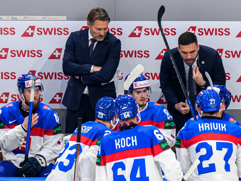 Na snímke hore zľava hlavný tréner Vladimír Orzságh, asistent trénera Peter Frühauf, dole zľava Aurel Nauš, Adam Liška, Patrik Koch, Servác Petrovský a Marek Hrivík (všetci Slovensko)