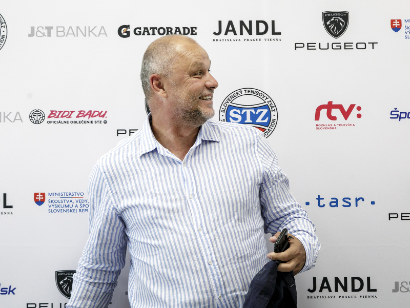 Na snímke tréner Marián Vajda, ktorý sa stal hlavným trénerom slovenského tenistu Alexa Molčana počas tlačovej konferencie v Bratislave v utorok 3. mája 2022. 