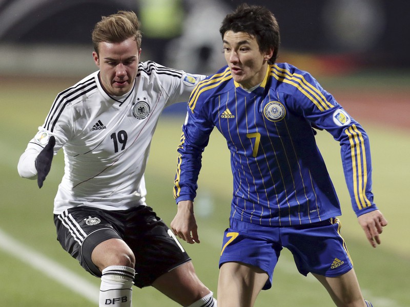 Mario Götze a Ulan Konysbaev