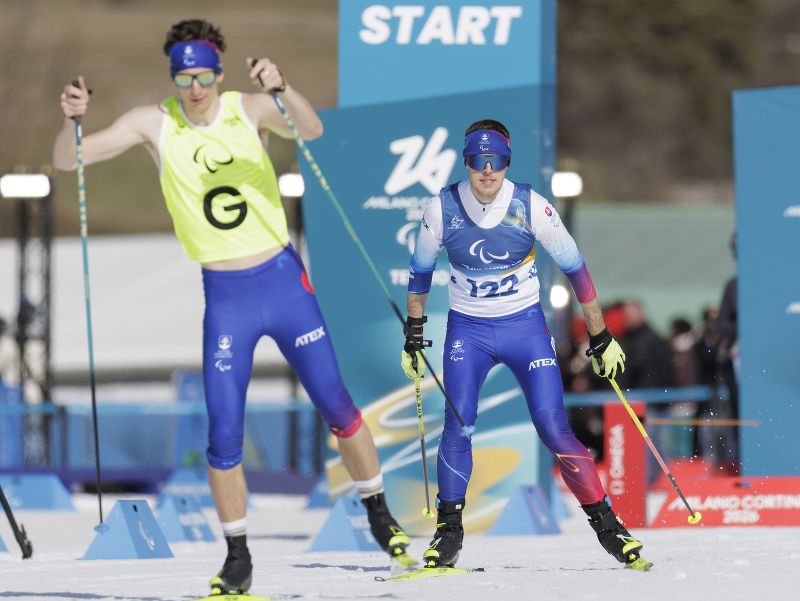 Alex Lajtman (vpravo) a navádzač Marko Havran na trati 