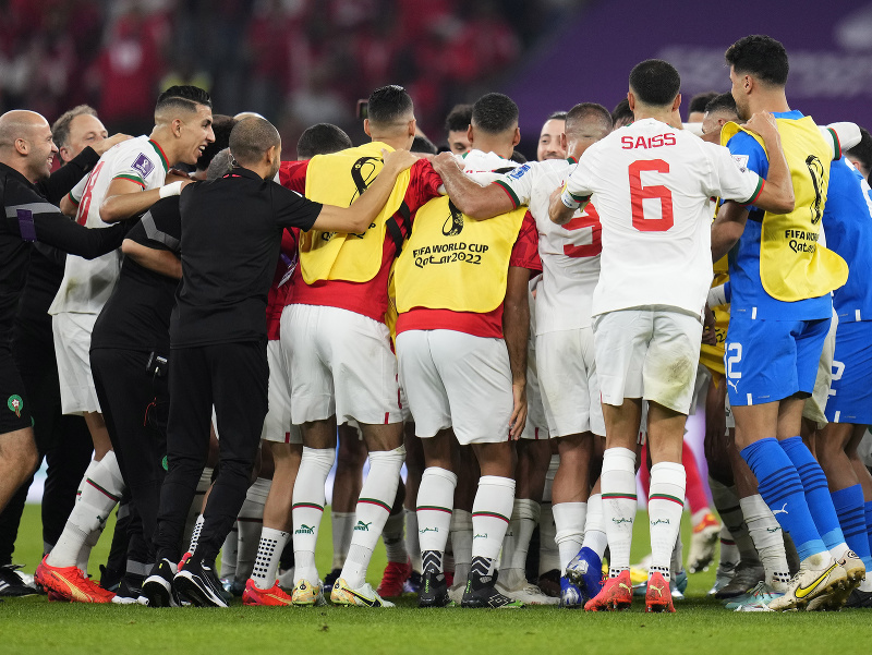 Futbalisti Maroka oslavujú postup do osemfinále MS vo futbale