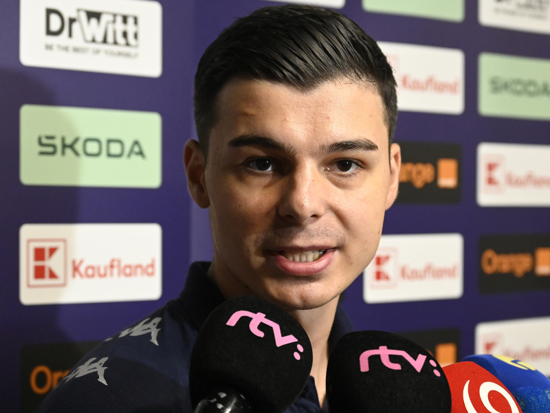 Na snímke tréner hokejovej reprezentácie SR do 18 rokov Martin Dendis