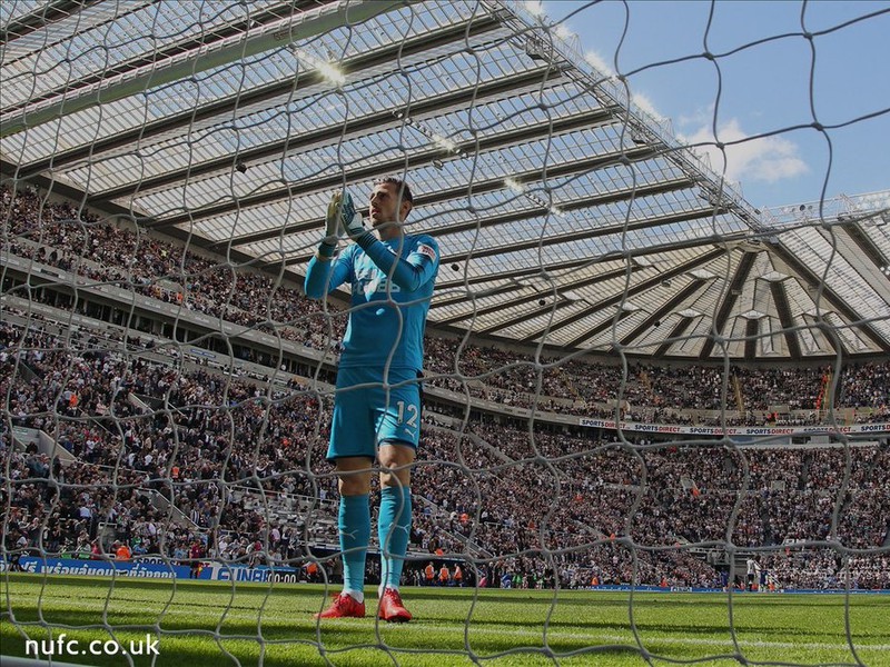 Martin Dúbravka ďakuje anglickým fanúšikom