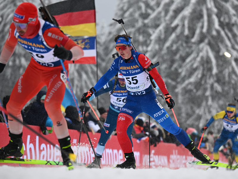 Slovenský biatlonista Martin Maťko (vpravo)