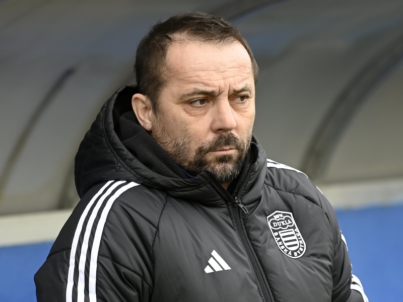 Na snímke tréner MFK Dukla Banská Bystrica Martin Poljovka