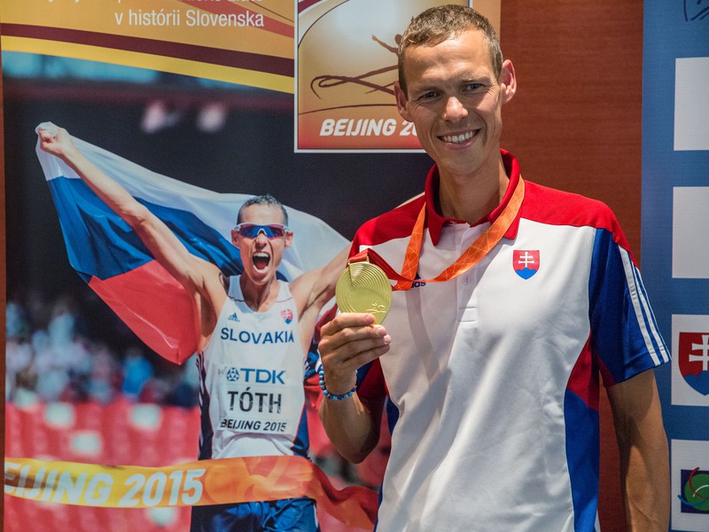 Slovenský chodec Matej Tóth po návrate z MS v Pekingu, kde získal zlatú medailu v chôdzi na 50 km