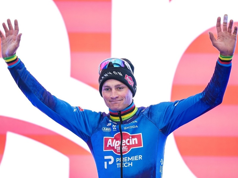 Mathieu van der Poel oslavuje triumf na E3 Saxo Classic 