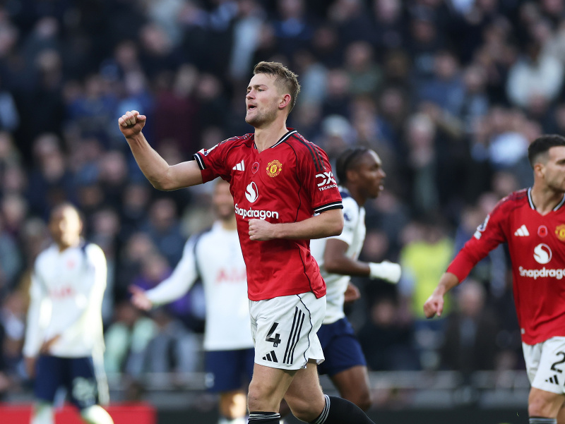 Matthijs de Ligt oslavuje víťazný gól 