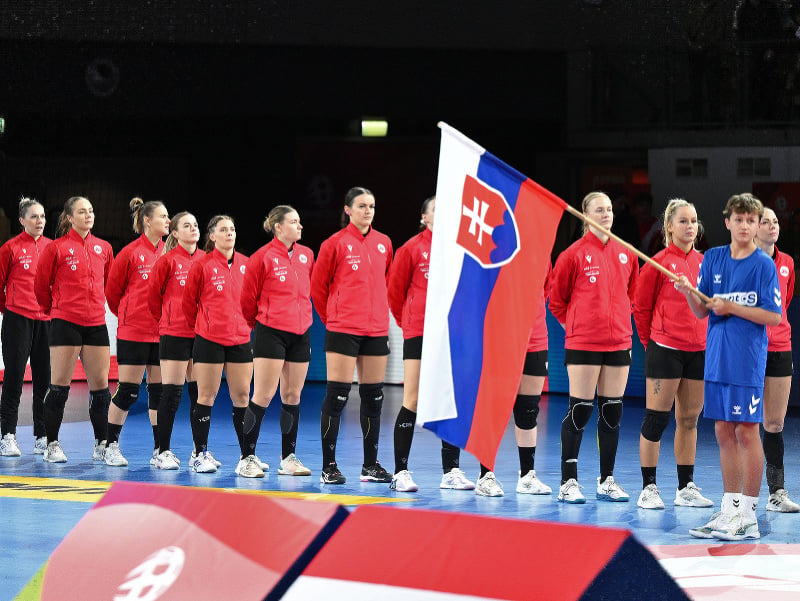 Na snímke reprezentantky Slovenska počas zápasu základnej E-skupiny na ME v hádzanej žien