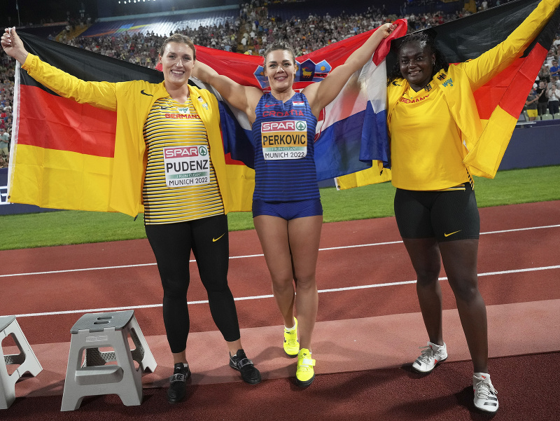 Sandra Perkovičová oslavuje triumf v disku žien na ME v atletike