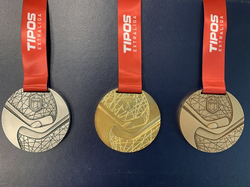 Limitovaná séria nových medailí, o ktoré bojujú hokejisti v najvyššej klubovej súťaži Tipos Extraliga 2021/2022