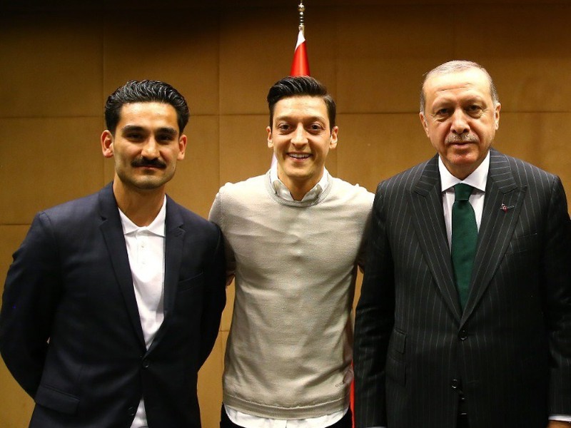 Mesut Özil a Ilkay Gündogan sa stretli s tureckým prezidentom  Recepom Tayyipom Erdoganom