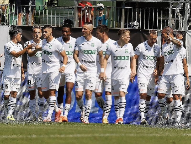 Oslavujúci futbalisti MFK Karviná