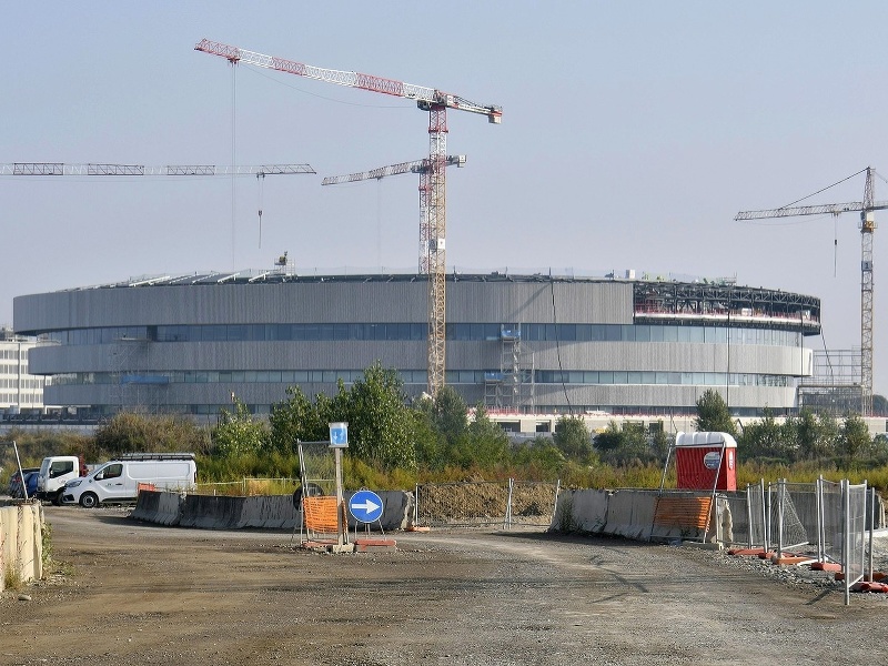 Hokejová hala Santagiulia Arena v Miláne počas výstavby