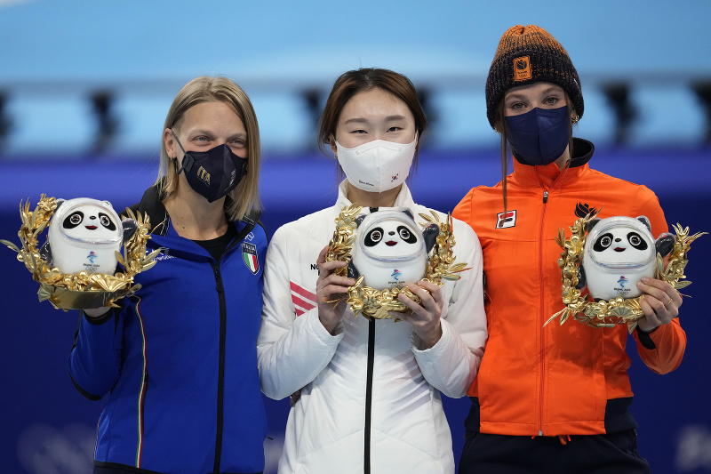Šortrekárka Kórejskej republiky Min-čong Čcho získala zlatú medailu v pretekoch na 1500 m. Striebro patrí Talianke Arianne Fontanaovej, bronz si vyjazdila Holanďanka Suzanne Schultingová.