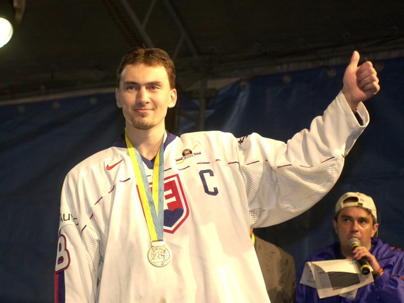 Miroslav Šatan so striebornou medailou v roku 2000