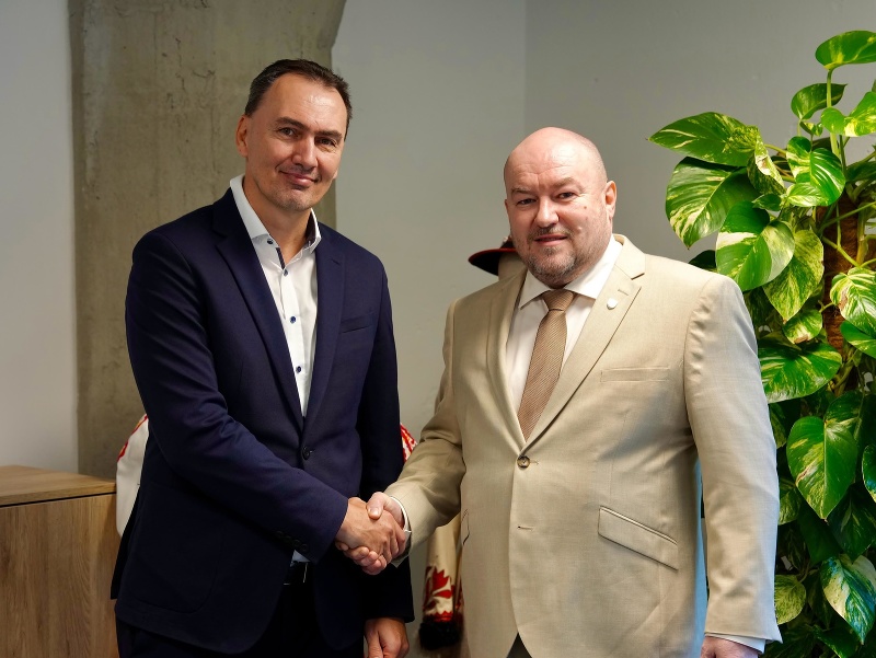 Minister cestovného ruchu a športu SR Rudolf Huliak a prezident Slovenského zväzu ľadového hokeja (SZĽH) Miroslav Šatan