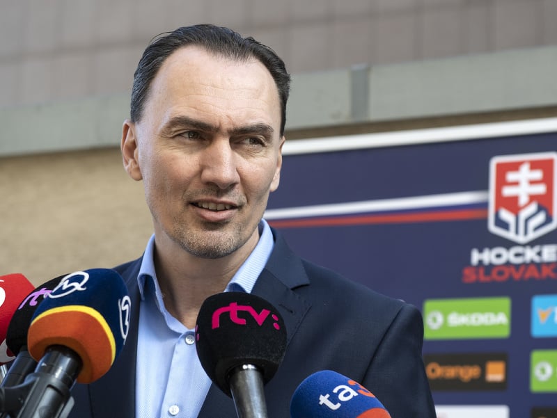 Na snímke prezident Slovenského zväzu ľadového hokeja Miroslav Šatan počas brífingu po zasadnutí Výkonného výboru SZĽH 7. apríla 2022 v Bratislave