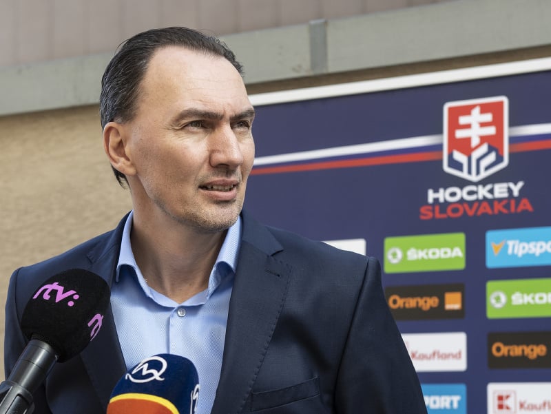 Na snímke prezident Slovenského zväzu ľadového hokeja Miroslav Šatan počas brífingu po zasadnutí Výkonného výboru SZĽH 7. apríla 2022 v Bratislave