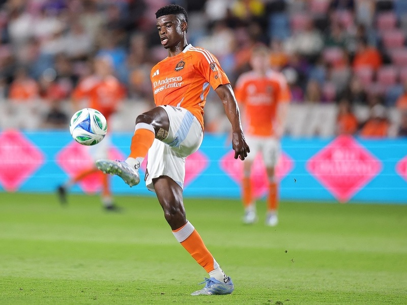 Pablo Ortiz v drese klubu z MLS (Houston Dynamo FC)