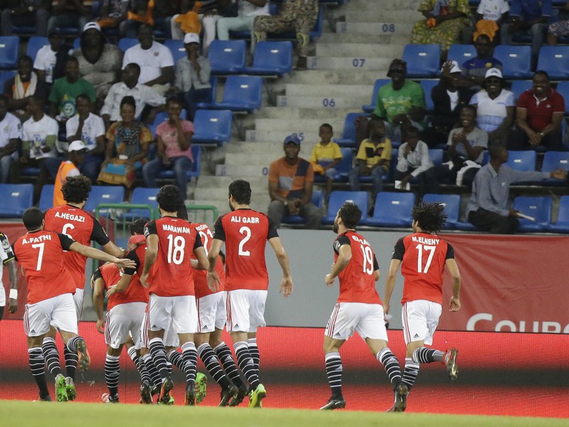 Egypťania oslavuje gól Mohameda Salaha