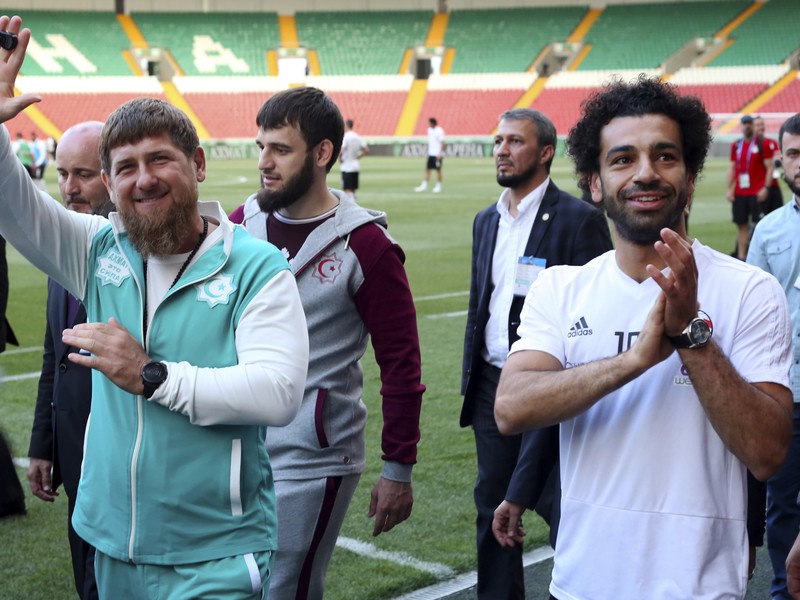 Egyptský futbalový reprezentant Mohammed Salah (vpravo) a čečenský vodca Ramzan Kadyrov
