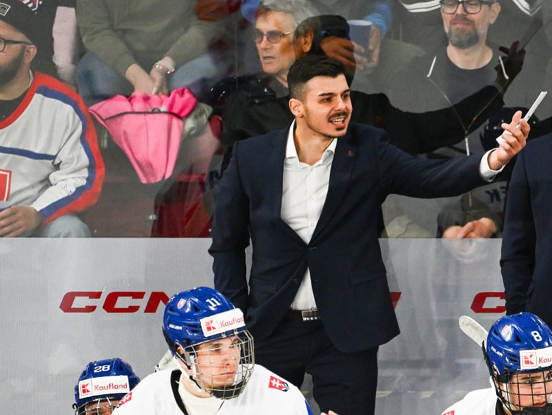 Na snímke hlavný tréner reprezentácie Slovenska U18 Martin Dendis 
