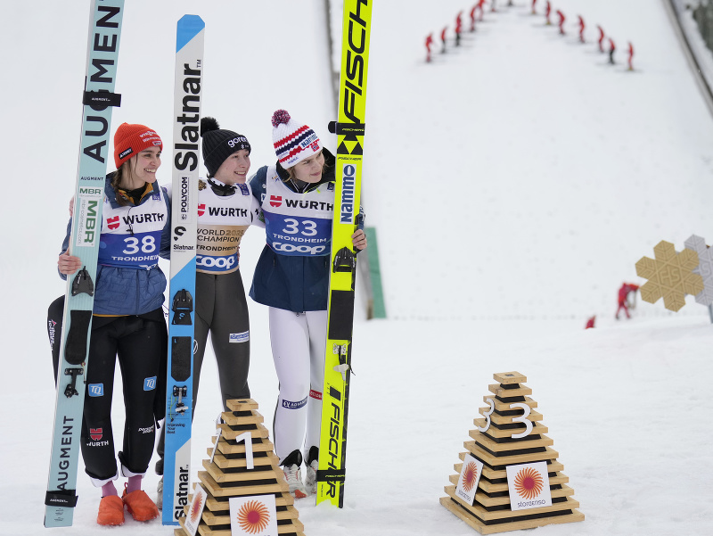 Slovinská skokanka na lyžiach Nika Prevcová získala premiérové zlato na majstrovstvách sveta v severských disciplínach