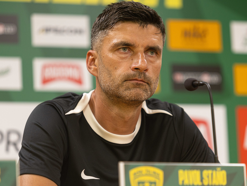 Na snímke hlavný tréner MŠK Žilina Pavol Staňo počas tlačovej konferencie futbalového klubu MŠK Žilina pred štartom novej sezóny futbalovej Niké ligy