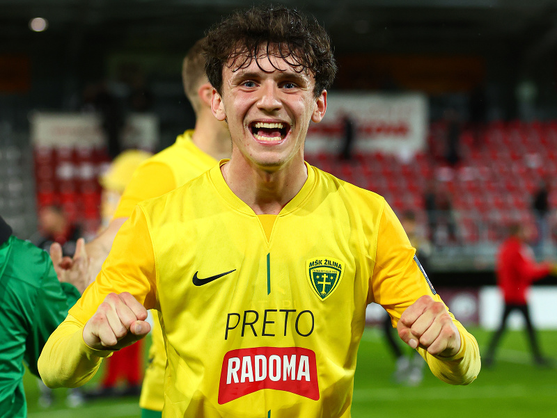Hráč Žiliny Fabian Bzdyl sa raduje z víťazstva