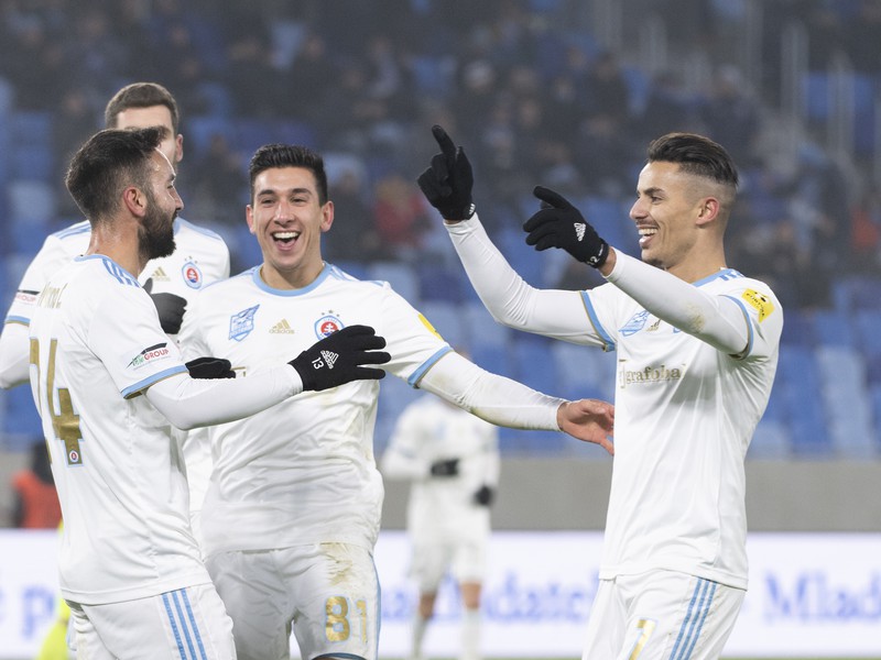 Radosť hráčov Slovana po strelení gólu