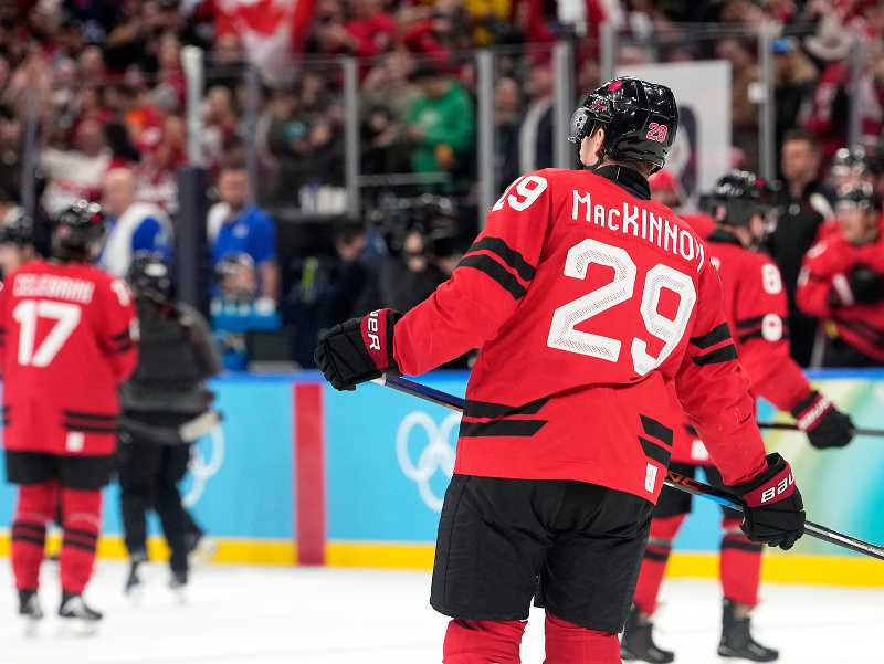 Sústredený Nathan Mackinnon