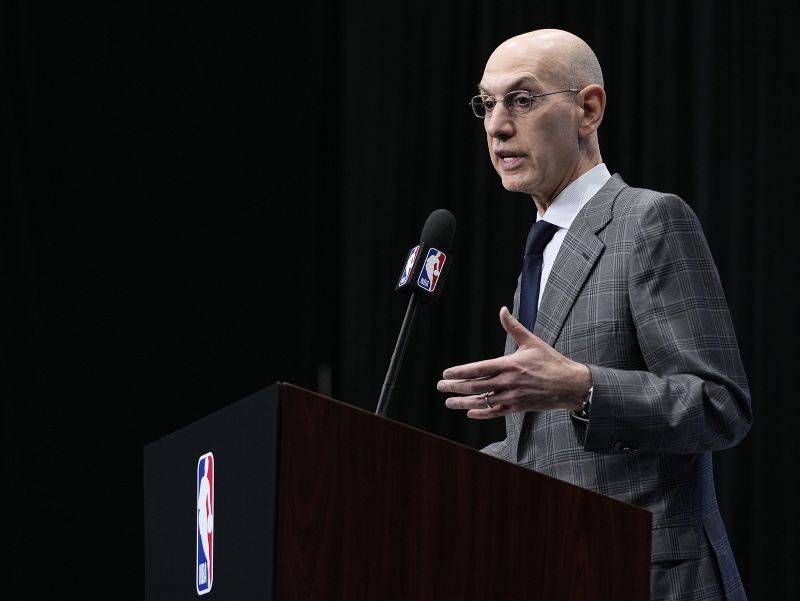 Komisár NBA Adam Silver